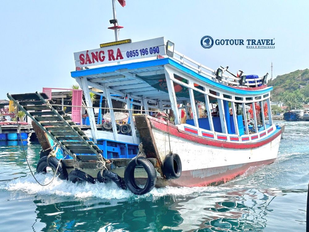 Đò ngang hoạt động cả ngày tại đảo Bình Hưng - Tour đảo Bình Hưng