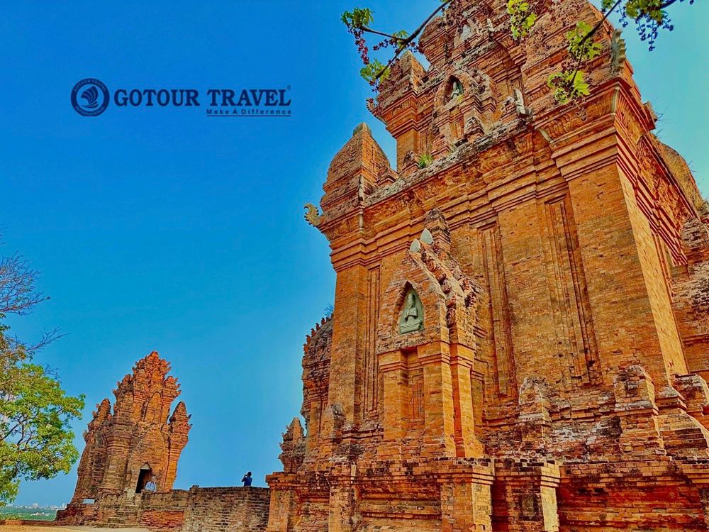 Tháp chính tại cụm tháp Chăm Poklong Garai - Tour Ninh Thuận