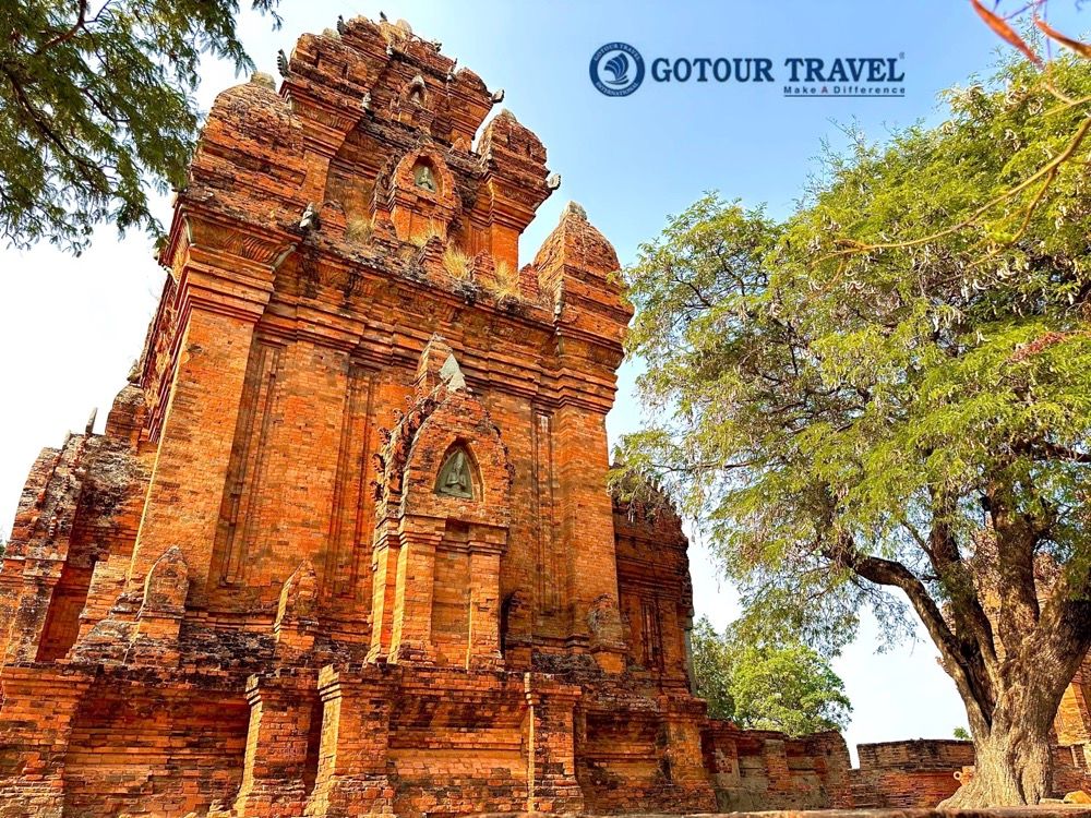 Vẻ đẹp vượt thời gian tại cụm tháp Chăm Poklong Garai - Tour Ninh Thuận